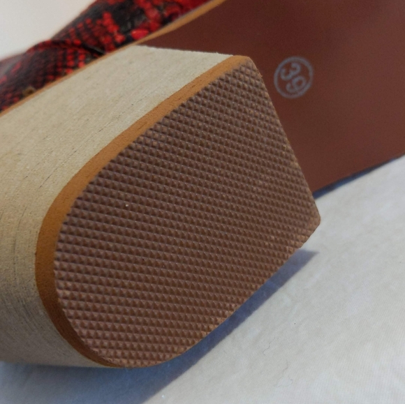 Boots - Picture 5 of 9